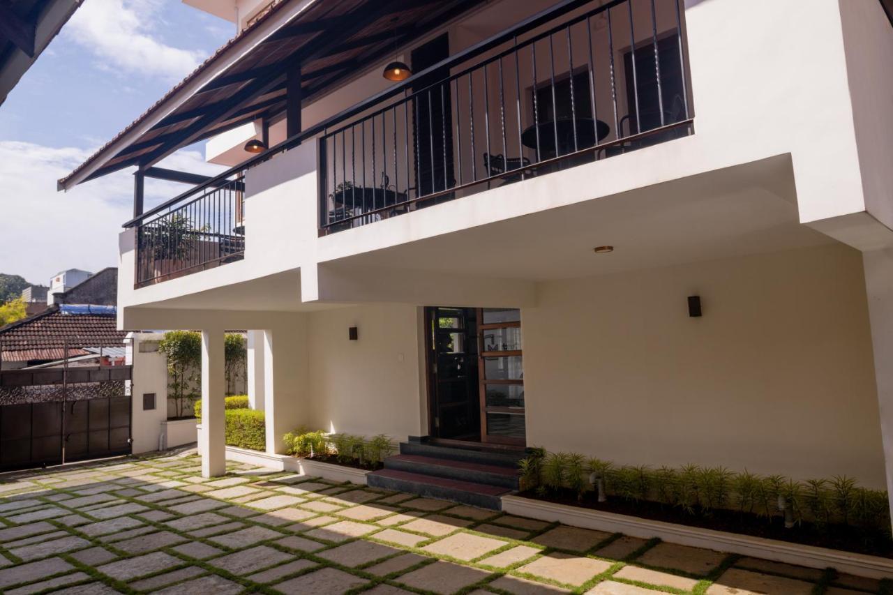Dutch Manor Boutique Hotel Kochi Exterior photo